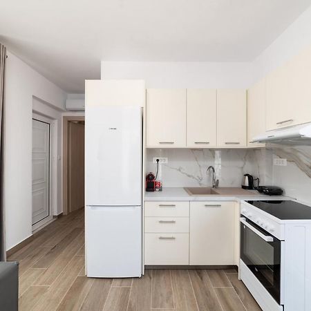 E.Berdufi Apartament Sea View Елунда Екстер'єр фото
