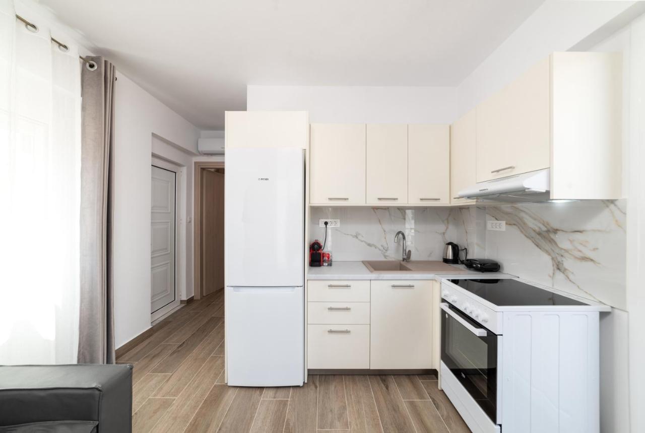 E.Berdufi Apartament Sea View Елунда Екстер'єр фото