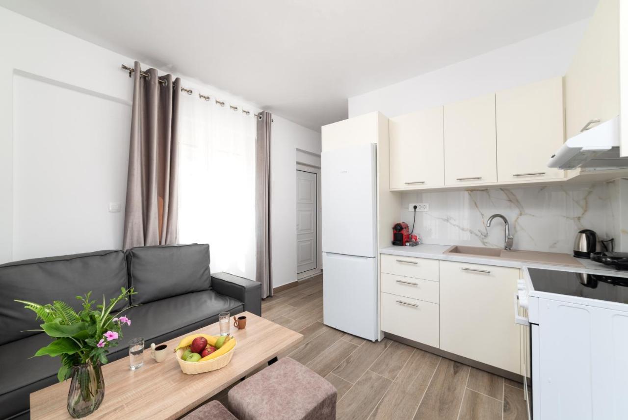 E.Berdufi Apartament Sea View Елунда Екстер'єр фото